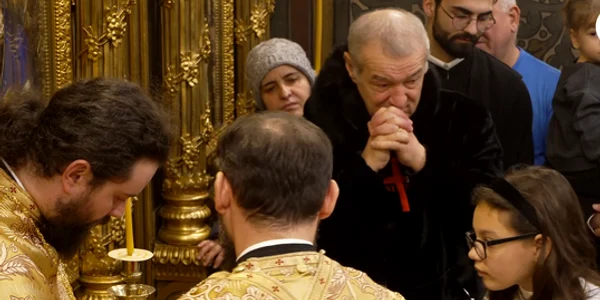 Gigi Becali a plâns în biserică. Captură Trinitas TV