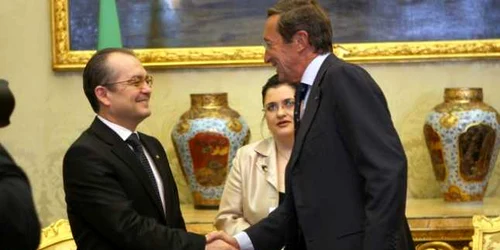 Prim-ministrul Emil Boc şi preşedintele Camerei Deputaţilor din Italia, Gianfranco Fini FOTO: gov.ro