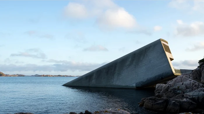 Restaurantul scufundat cinci metri în mare din Norvegia. Foto: Snøhetta