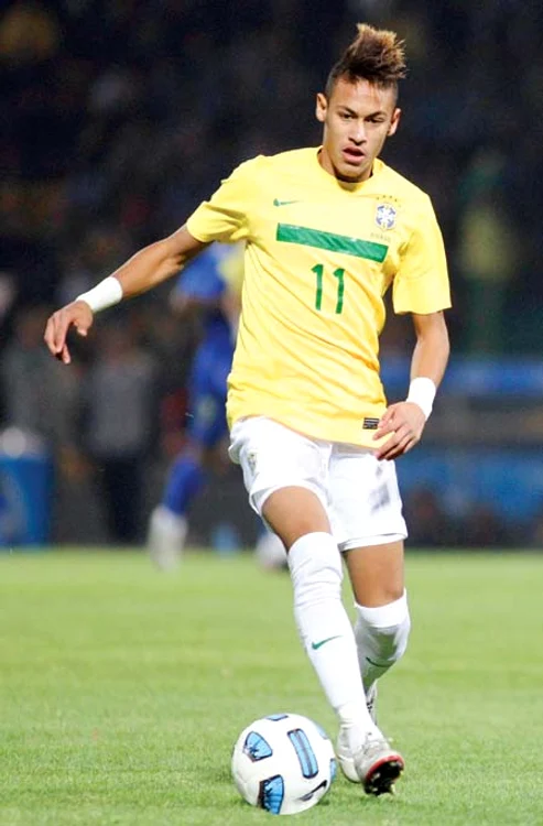
    Neymar este vedeta  naţionalei Braziliei,  principala favorită  la titlul mondial (Fotografii: Reuters)  