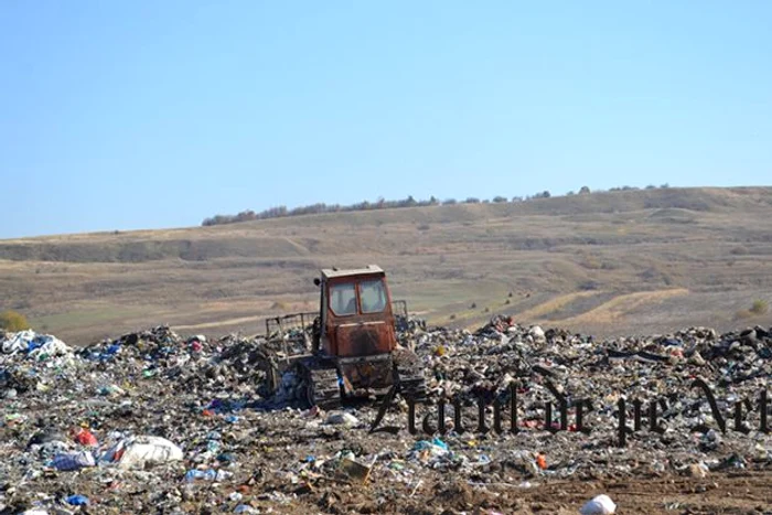 Groapa de gunoi temporară de la Fălticeni. FOTO: Ziarul de pe net