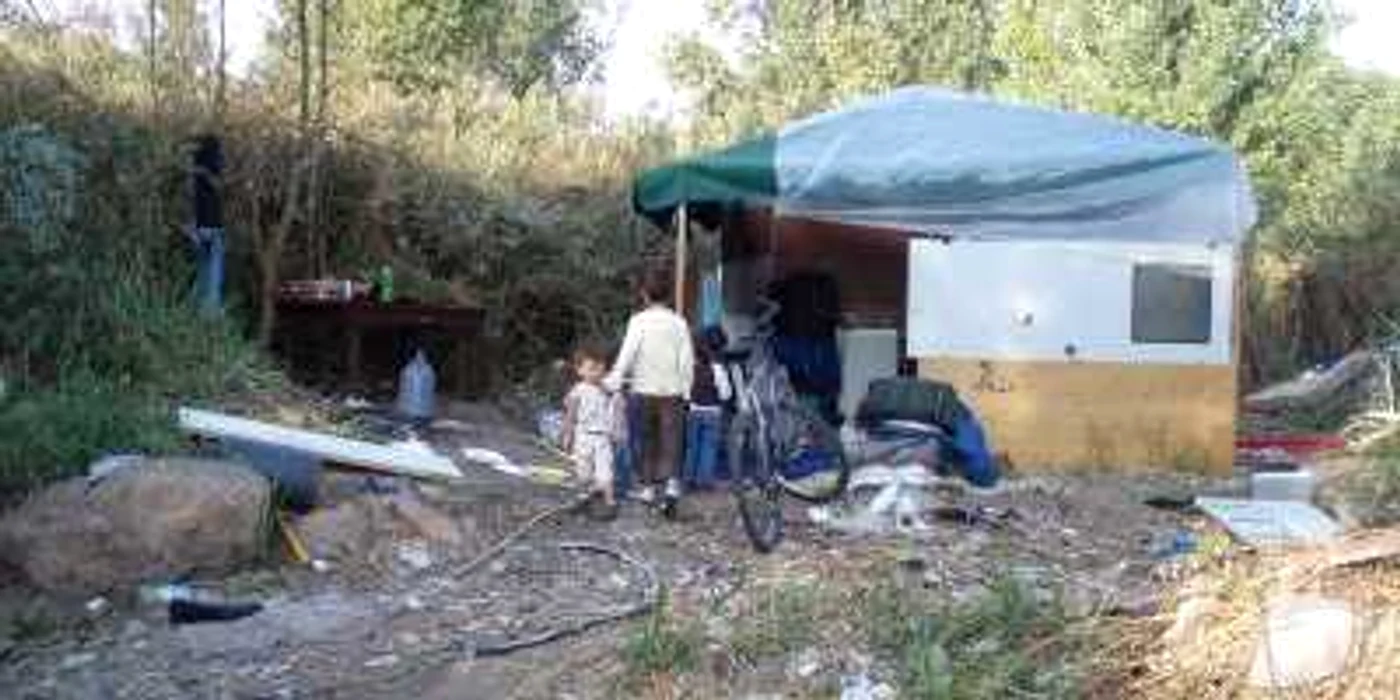 Roma: Poliţia este pe urmele corturilor care apar peste noapte