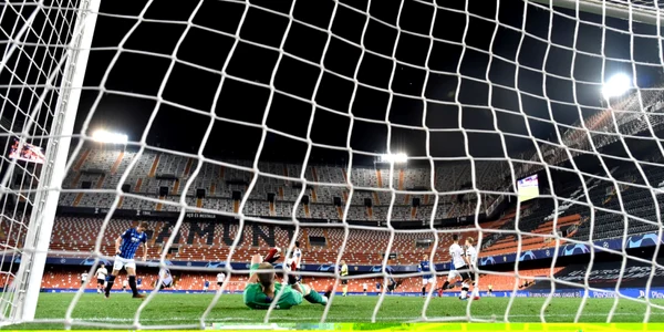 Fotbal cu tribune goale în vremea coronavirusului partida din Champions League dintre Valencia CF şi  Atalanta pe stadionul Mestalla din Valencia FOTO Guliver / Getty Images