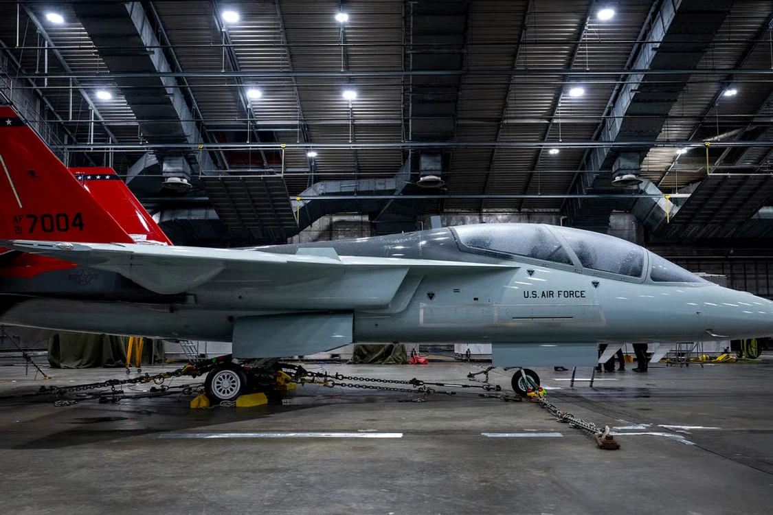 T-7 Red Hawk nu poate zbura pe timp de ploaie. FOTO Forțelor Aeriene ale Statelor Unite