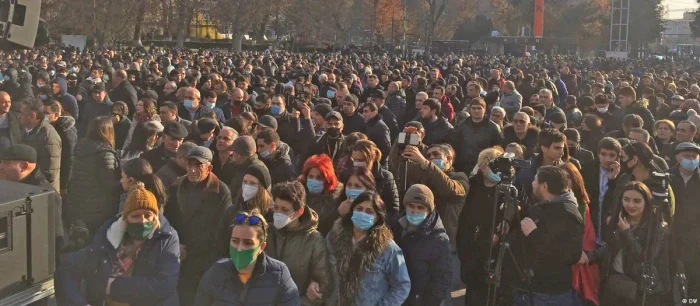 Protest la Erevan după înfrângerea luptătorilor pro-armeni de către armata azeră, decembrie 2020