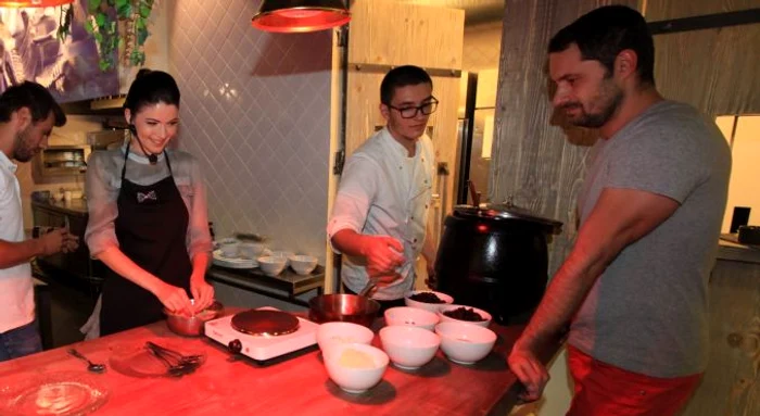 Anca Lungu a venit însoţită de soţul ei, Ştefan, la evenimentFoto: Roberto Sălceanu