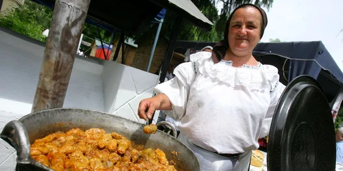 Clujenii, invitaţi la campionatul de mâncat sarmale. FOTO: Arhivă