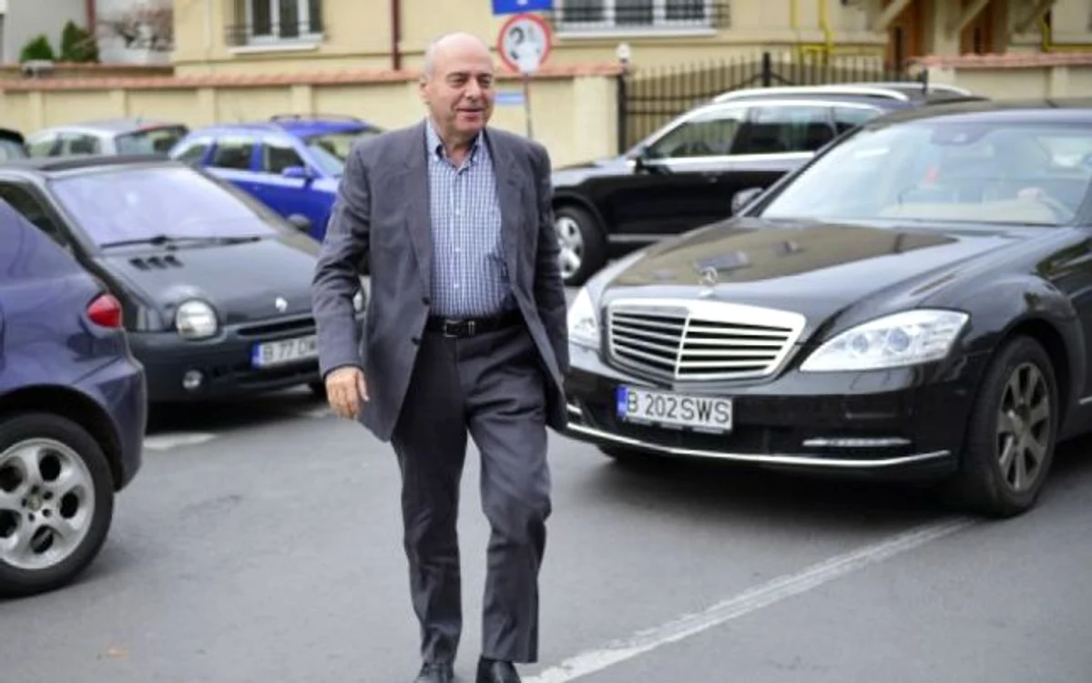 
    Primarul municipiului Piatra Neamţ, Gheorghe Ştefan, a fost adus luni, de poliţişti, la DNAfoto: adevarul.ro  