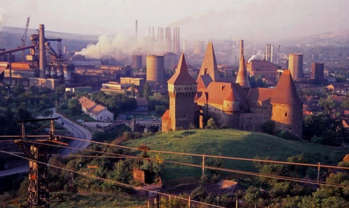 Hunedoara, văzută de pe Dealul Sânpetru în 1997. Autor: Peter de Graaf