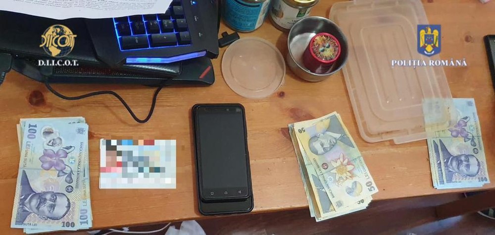 Colete cu droguri de risc expediate din străinătate. Afaceri cu stupefiante în Neamţ