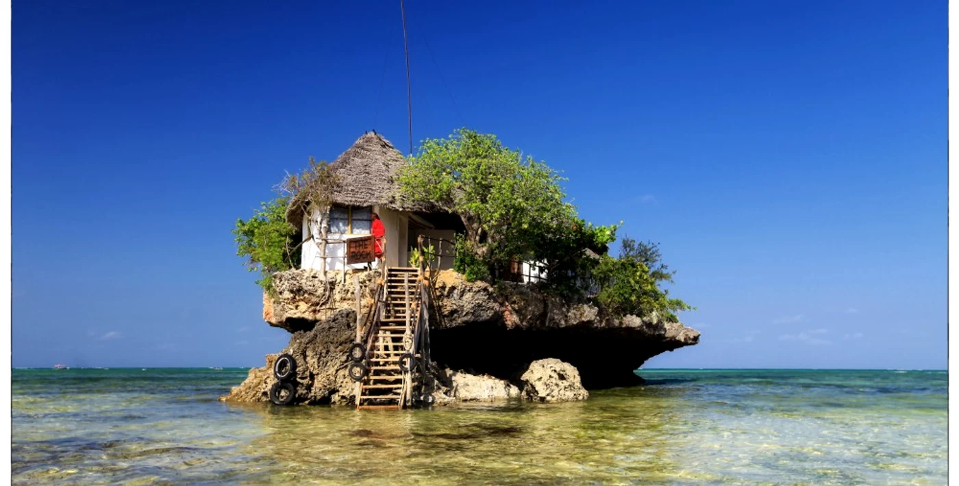 
    Rock Restaurant se află pe o stâncă în mijlocul Oceanului Indianfoto: therockrestaurantzanzibar.com  