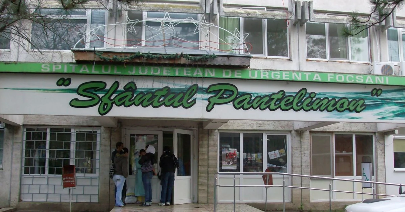 Cei trei au fost internaţi la Spitalul Judeţean din Focşani