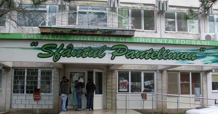 Tânărul va rămâne în spital şi va fi supus unui consult psihiatric