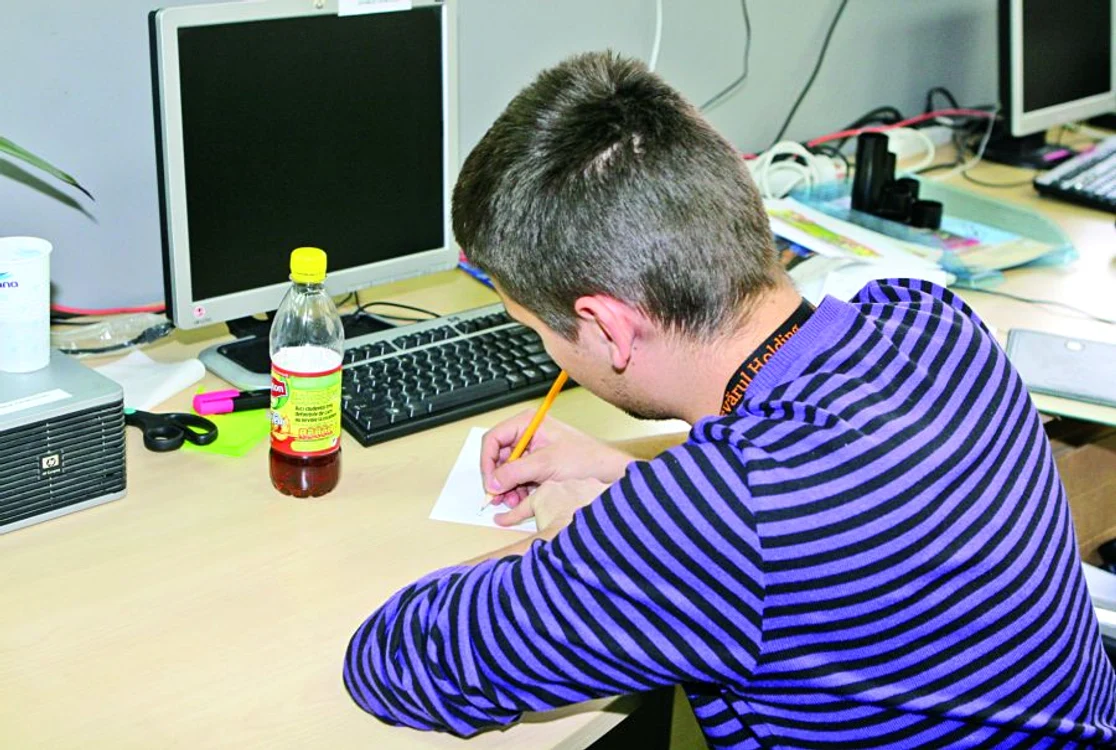 PASUL 4. La examen, am copiat folosind definiţiile scrise pe noua etichetă scoasă la imprimantă şi lipită pe sticlă