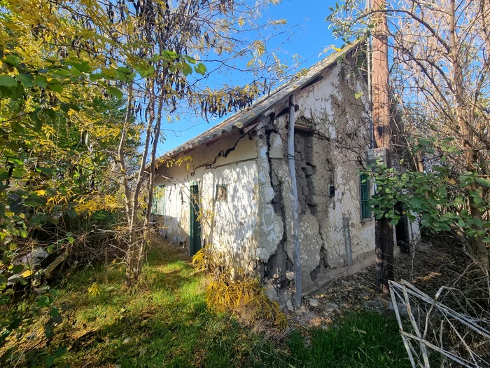 Ruina unei case din lagăr