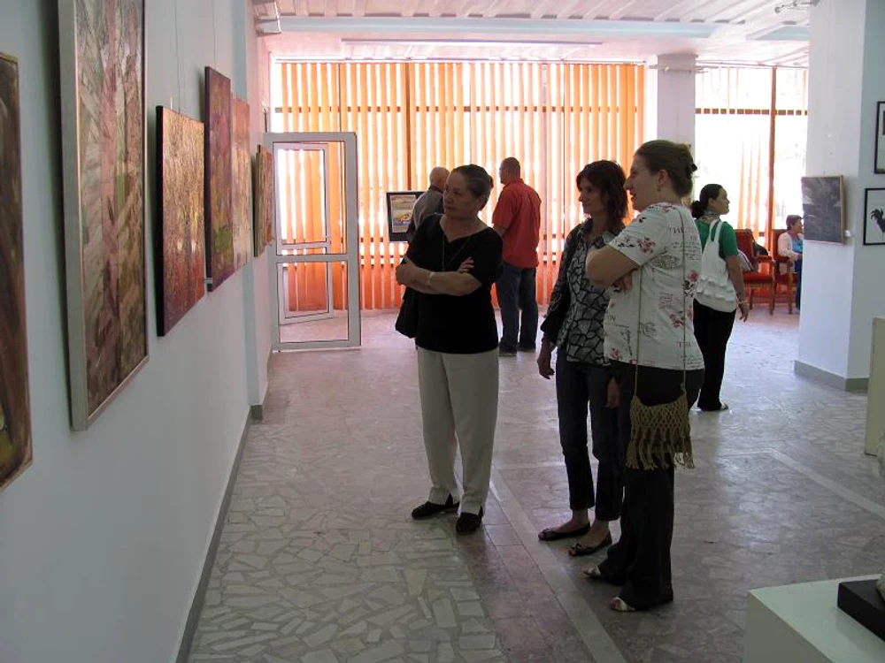 Iubitorii de artă au şansa să admire cele mai autentice picturi ale artiştilor ialomiţeni foto: Arhivă 