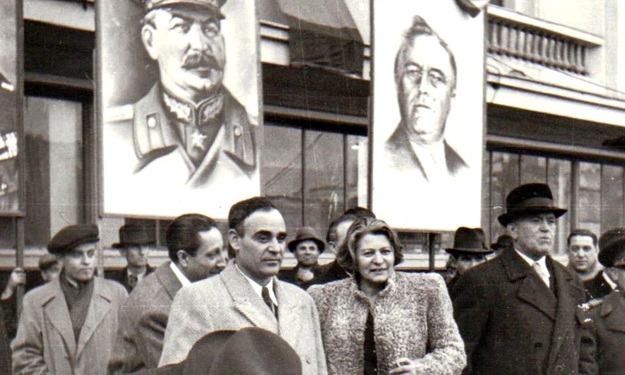 Gheorghe Gheorghiu Dej, Ana Pauker și Petru Groza (© „Fototeca online a comunismului românesc”, cota: 109/1945)