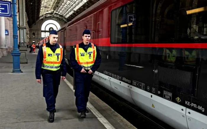 Cei doi britanici au fost reţinuţi la Lokoshaza, în estul Ungariei FOTO railpol.eu