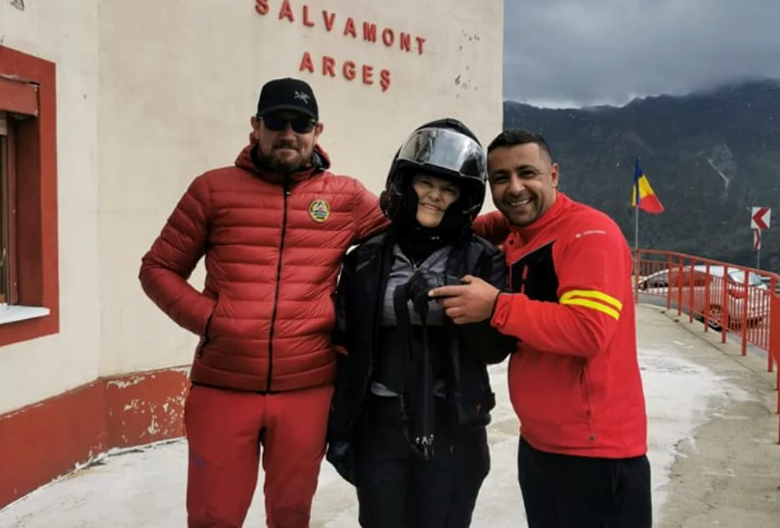 Salvamontiști și turista din Israel SURSA Salvamont Argeș