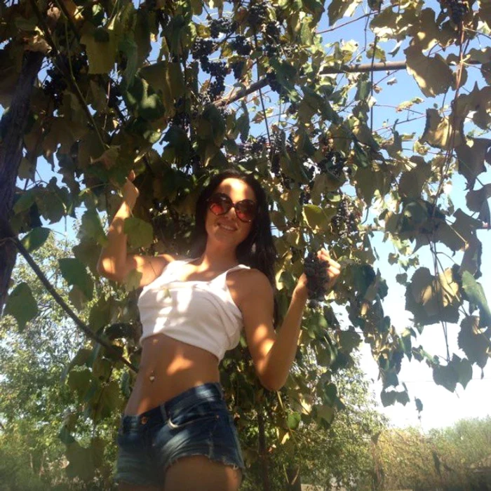 Daniela a vrut să mănânce struguri culeşi cu mâna saFoto Instagram