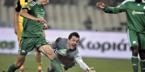 Dolha (centru) e unul dintre jucătorii care vor părăsi Dinamo în 2010
