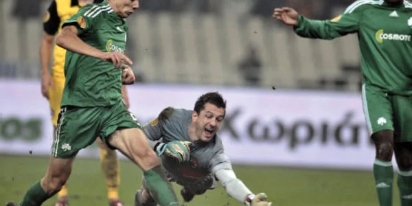 Dolha (centru) e unul dintre jucătorii care vor părăsi Dinamo în 2010
