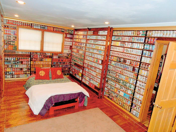 
    Pe pereţii camerei  de hotel sunt montate  83.000 de cutii de bere (fotografii: photoland/wenn)  