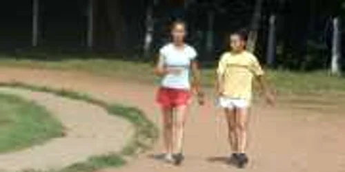 Petronela Cocâi (şort roşu) a stat închisă în vestiar mai bine de 40 de minute