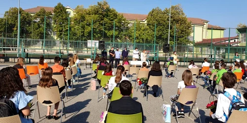 locuri marcate la ceremonia de deschidere la câteva şcoli din slatina