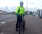 Biciclistul a parcurs traseul pe pistă
