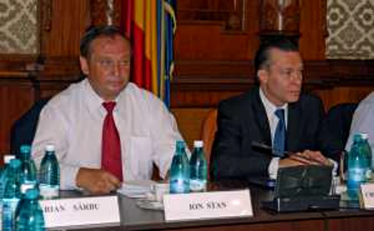 Deputatul Ion Stan (stânga). Foto: Adevărul