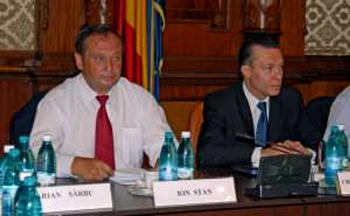 Deputatul Ion Stan (stânga). Foto: Adevărul