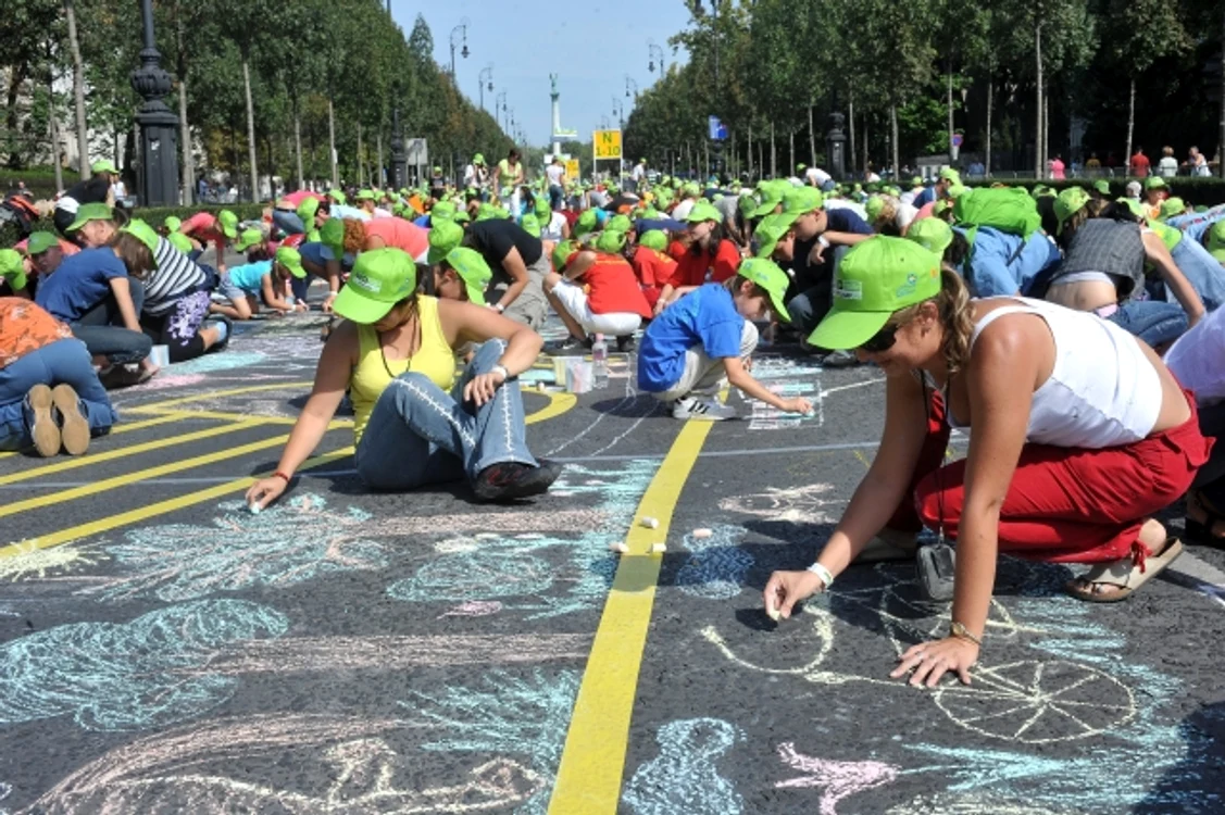 
    Desenul face parte dintr-un program demarat de ONG-uri  