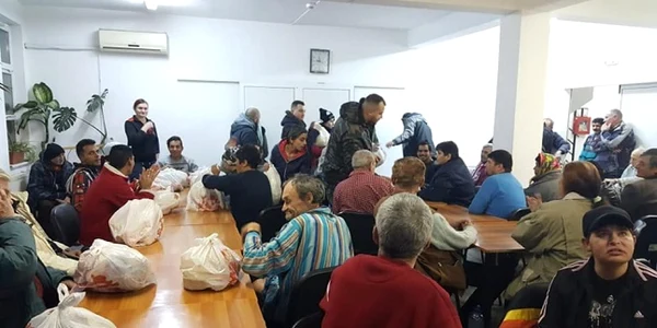 batrani ajutati