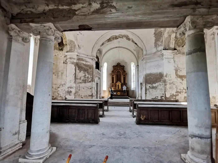 Mausoleul de la Bobda (Timiş) - copie după Esztergom Ungaria - a ajuns ruină tristă Foto Ştefan Both