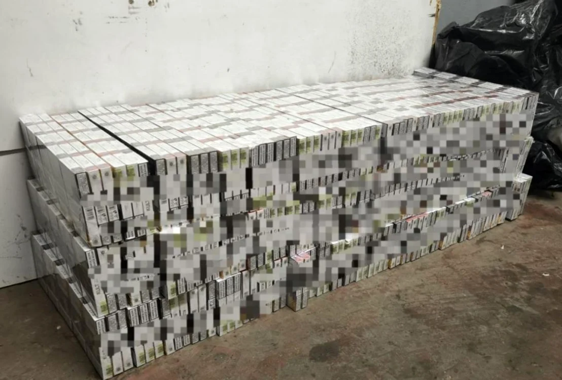 Țigările au fost depistate în depoul întreprinderii Căii Ferate din Moldova. FOTO: Politia.md