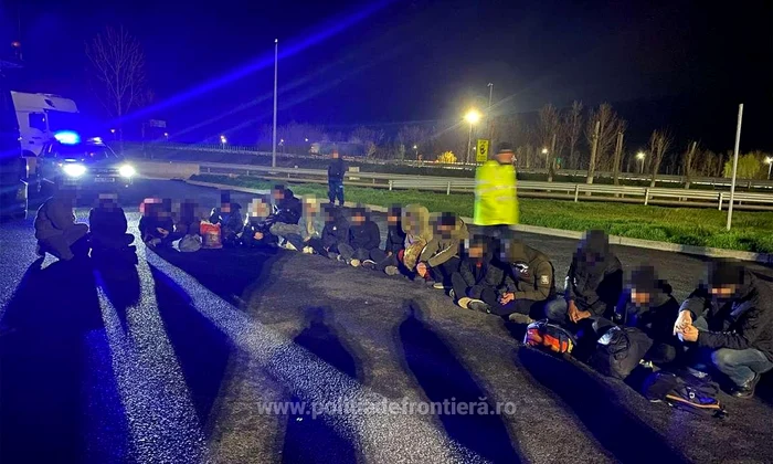 Migranții au fost prinși la punctul de trecere a frontierei FOTO: Poliția de Frontieră