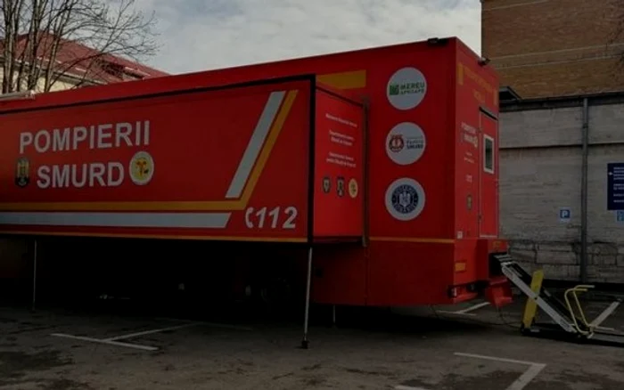 Găleata şi mopul, indispensabile la unitatea mobilă de 13 milioane de euro