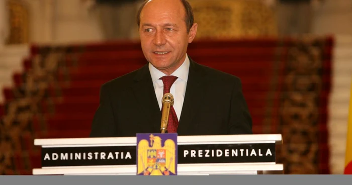 Preşedintele Traian Băsescu i-a transmis omologului său francez, Francois Hollande, că poporul român este solidar cu familiile victimelor tragicului accident. FOTO Adevărul