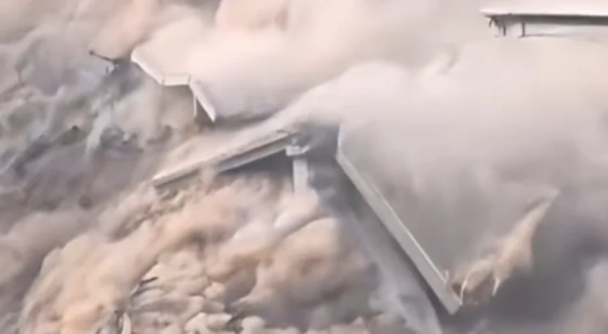 Momentul șocant în care un pod recent inaugurat în China pe o autostradă națională s-a prăbușit