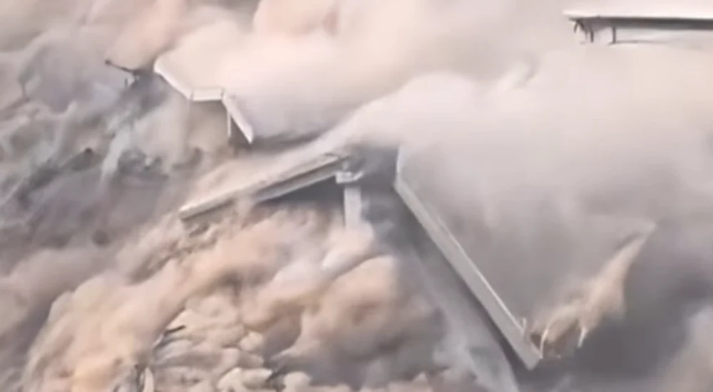 Momentul șocant în care un pod recent inaugurat în China pe o autostradă națională s-a prăbușit