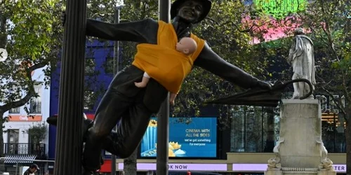 Statui cu marsupiu, Londra  Foto X 
