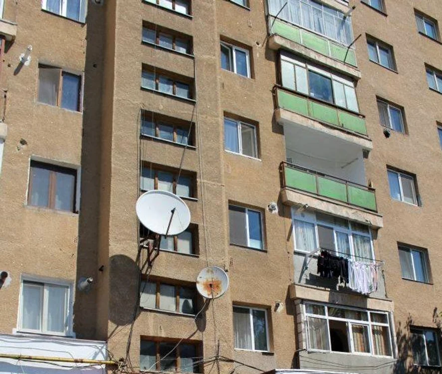 
    Acetsa este blocul în care au fost găsite cele două cadavre  