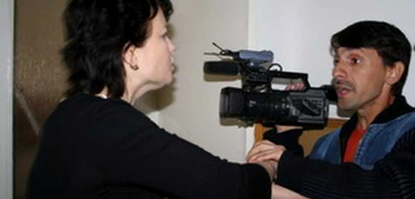 Marinela Dobrea a încercat să-i smulgă camera operatorului Pro Tv Florin Jaglău
