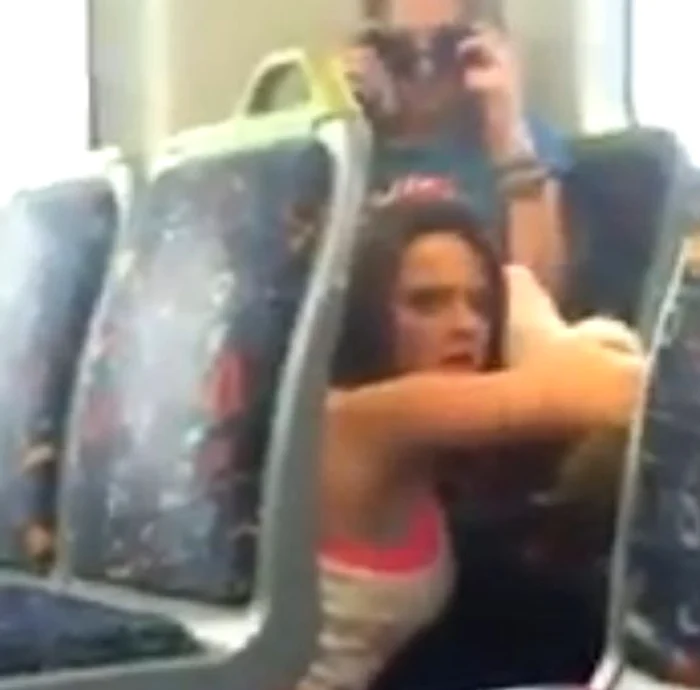 Cele două femei au fost filmate de un alt pasager