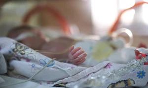 Bebelușii născuți prematur au o șansă la viață datorită aparaturii performante jpeg