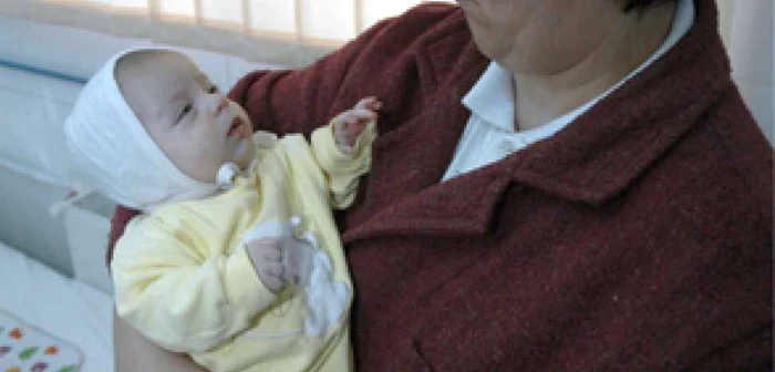 Bacău: Zeci de cupluri din Bacău aşteaptă să înfieze un copil
