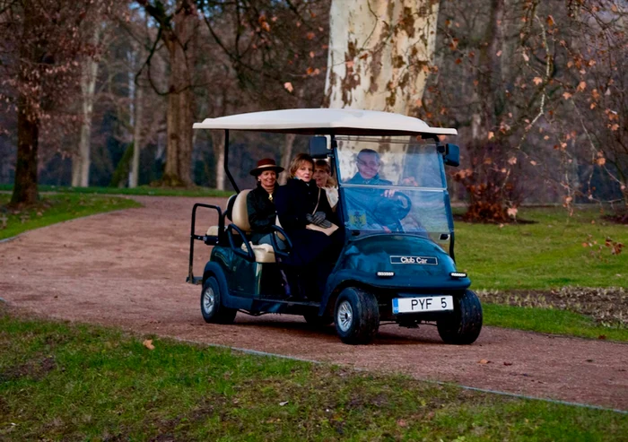 Familia Regală, Majestatea Sa Margareta, Principele Radu, Principesa Maria și Principesa Sofia, a deschis târgul regal de Crăciun la Săvârșin   Daniel Angelescu, Casa Majestății Sale (1) jpeg