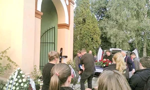 Trupul neînsufleţit al lui  Ioan Gyuri Pascu (55 de ani)  a ajuns ieri la Agnita jpeg