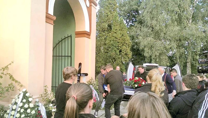 Trupul neînsufleţit al lui Ioan Gyuri Pascu (55 de ani) a ajuns ieri la Agnita